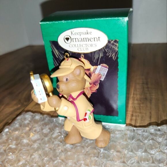 Hallmark Keepsake Detective Bear 1994 Holiday Pursuit Collector's Club Ornament - Picture 7 of 7